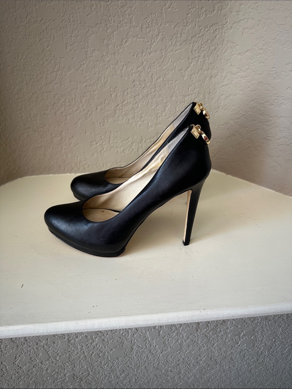 Michael Kors Black Leather Stiletto Pumps with Gold MK on Heel SZ 9.5 - Picture 6 of 10